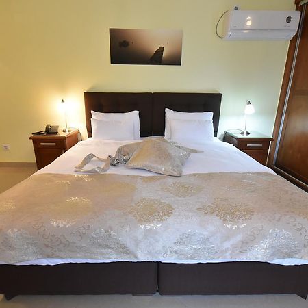 Hotel Ellena 헤르섹 외부 사진