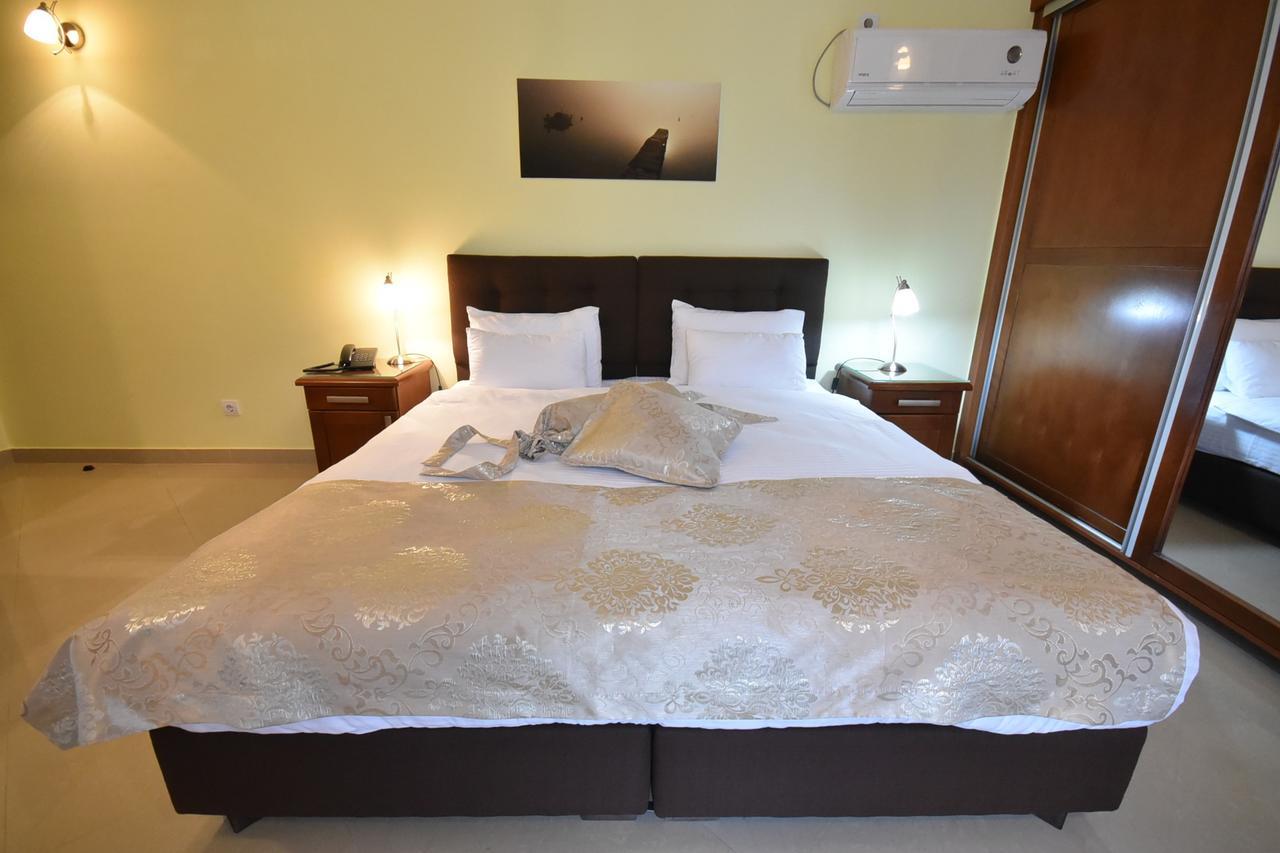 Hotel Ellena 헤르섹 외부 사진