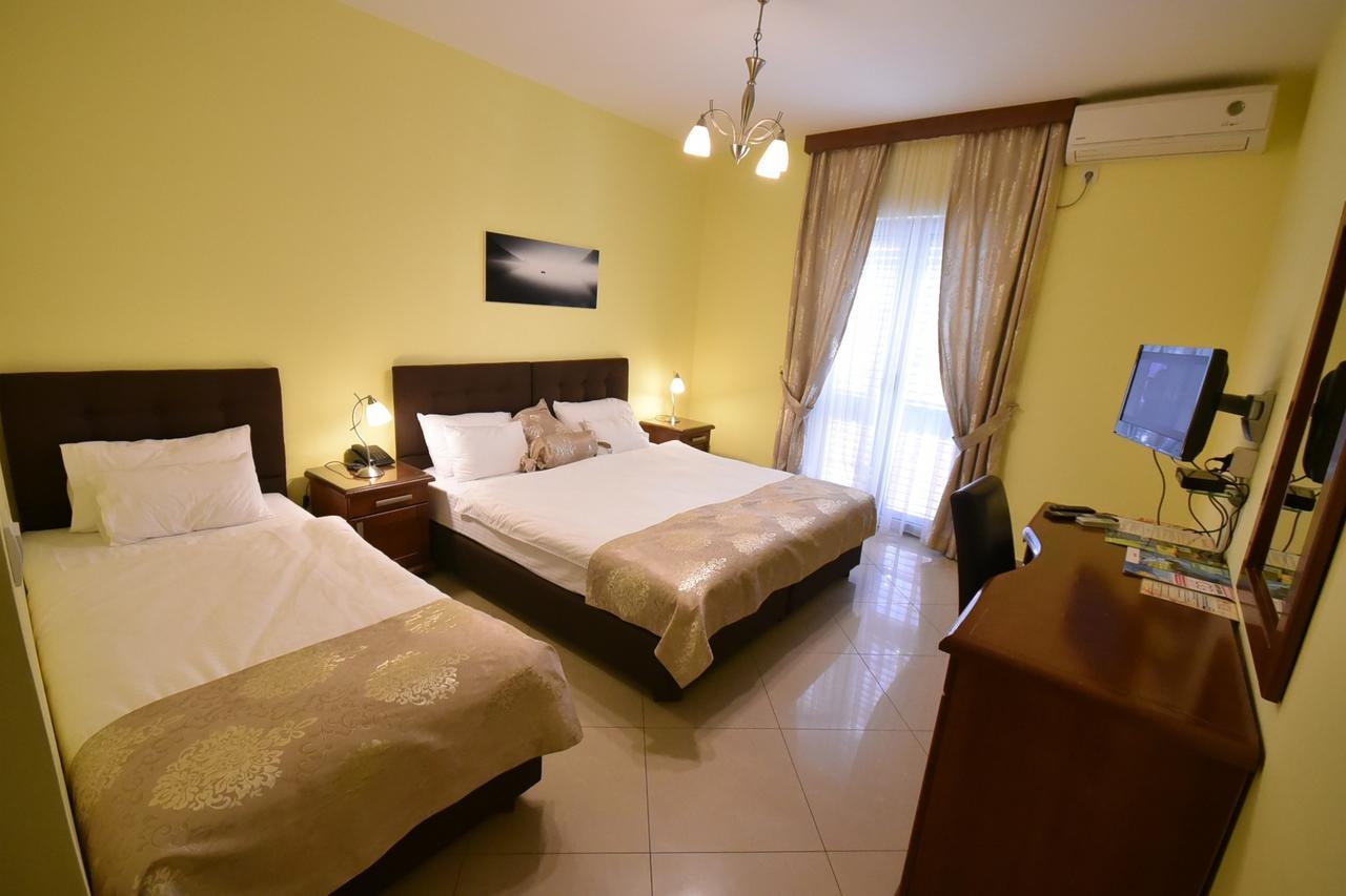 Hotel Ellena 헤르섹 외부 사진